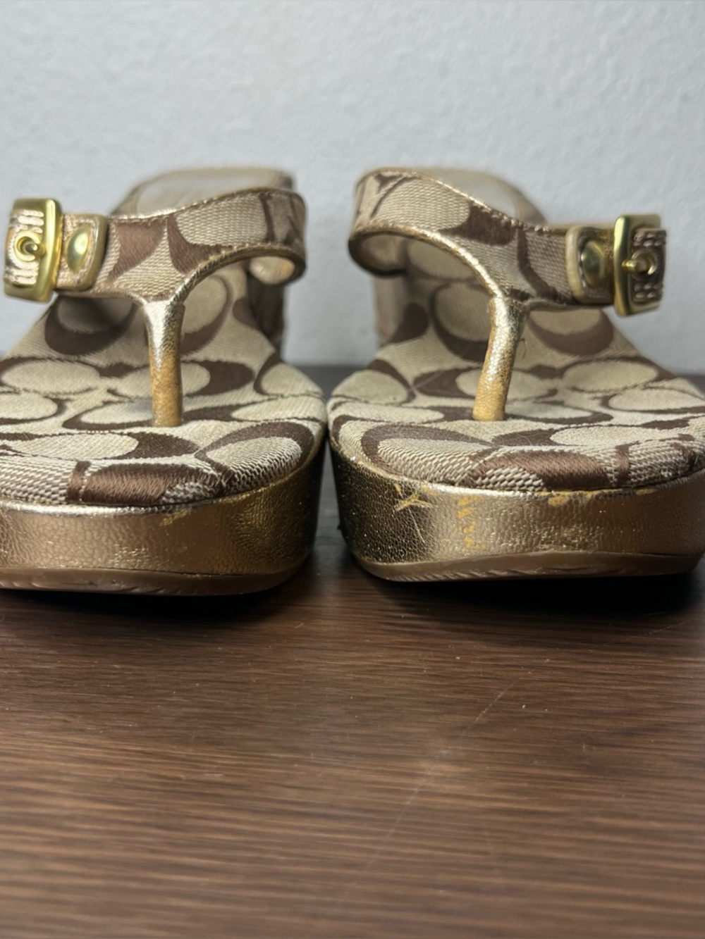Coach Gracy Gold Buckle Strap Thong Wedge Sandal Y2K Summer Vacation - Picture 7 of 10